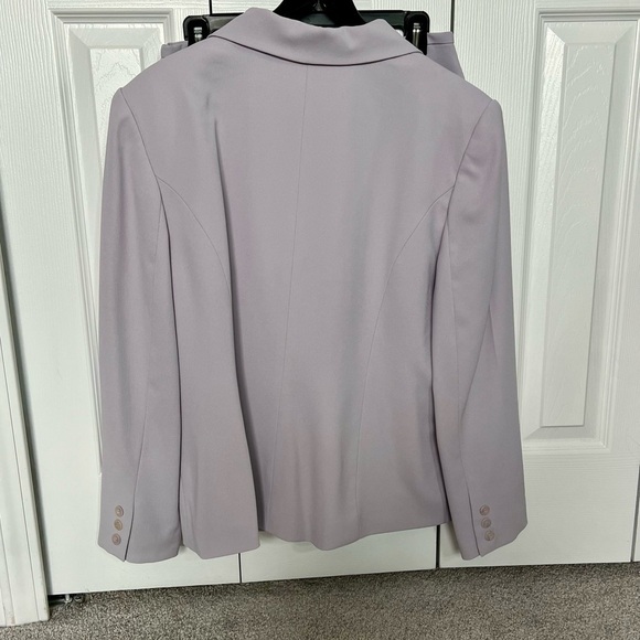 Elegant Lavender Women's Jacket with matching skirt. Amanda Smith Petites EUC - Picture 4 of 9